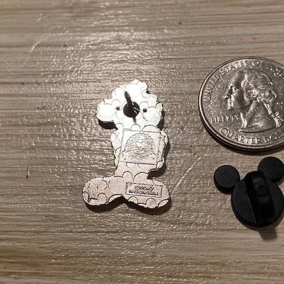 Mickey Mouse Police Officer Pin - Picture 6 of 6